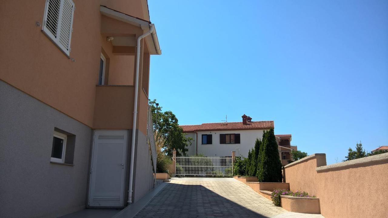 Apartment With A Parking Space - 11288 Pula
